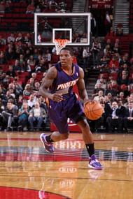 Eric Bledsoe #2 of the Phoenix Suns drives against the Portland Trail Blazers on October 9, 2013 at the Moda Center Arena in Portland, Oregon. (Getty Images)