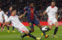 Manchester United should target Alex Song