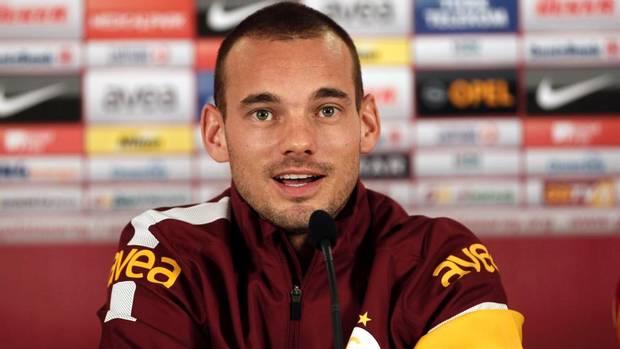 Rumour: Manchester United trying to sign Sneijder in January