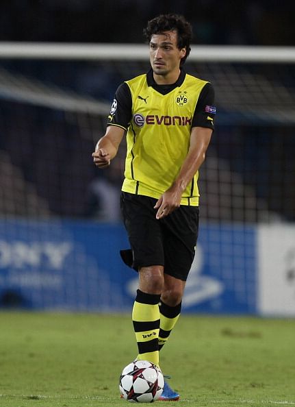 Barcelona make early Mats Hummels bid