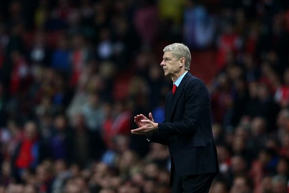 Arsene Wenger directs his players on during UEFA Champions League Group F match between Arsenal FC and SSC Napoli at Emirates Stadium on October 1, 2013 in London, England.  (Getty Images)