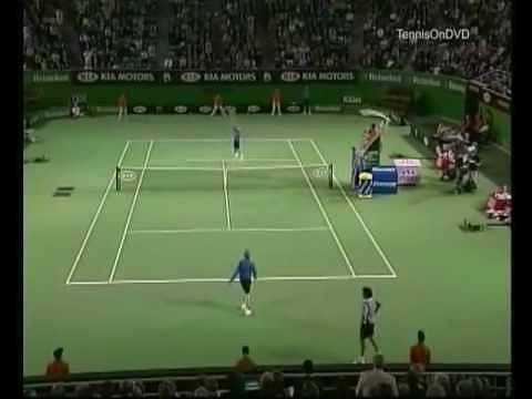Video: Ball boy vs Ball boy
