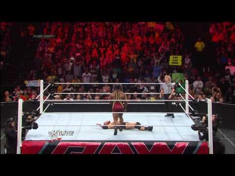 Video: Big E Langston vs. Curtis Axel - Intercontinental Title Match