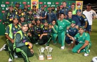 Pakistan and South Africa Teams together after sharing the Series