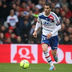 Maxime Gonalons could be the perfect partner for Michael Carrick at Manchester United