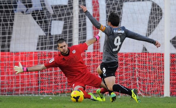 Ruben Andrade fouls Sergio Garcia, the goalkeeper was sent off for the challenge