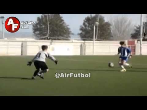 Video : Manchester City win race for "New Messi"