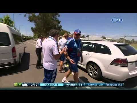 Video: Mitchell Johnson thunderbolt sends Stuart Broad to hospital