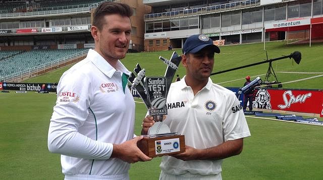 MS Dhoni and Graeme Smith with the Test trophy