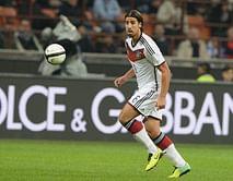 Khedira stays put; Agrees contract extension