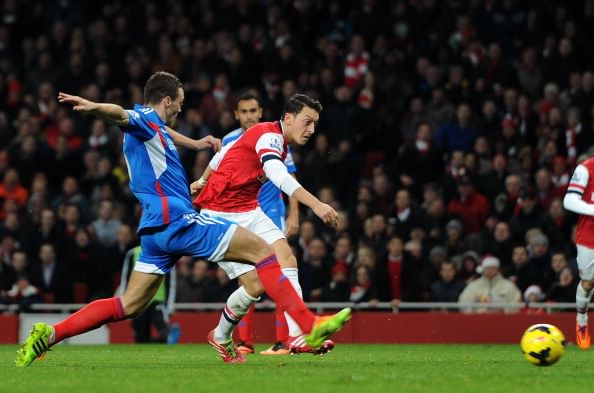Roundup of Wednesday night’s EPL action: Arsenal roll on, Suarez steals the show and Man United lose to Everton