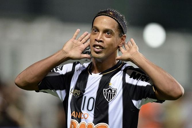 Ronaldinho hints at new Atletico Mineiro deal