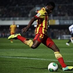 Rumour: Arsenal and Manchester United eye Barcelona's Alex Song