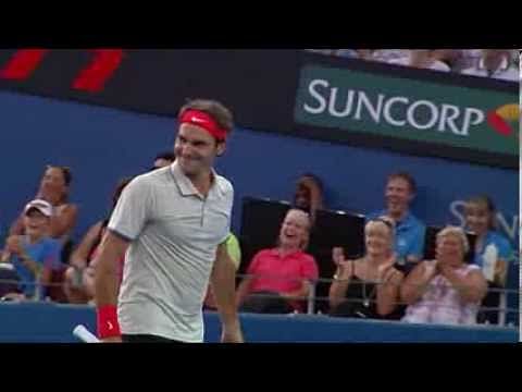 Video: Roger Federer freak smash at Brisbane International