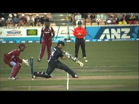 Video: New Zealand vs West Indies 2013-14: Luke Ronchi - Hit Wicket