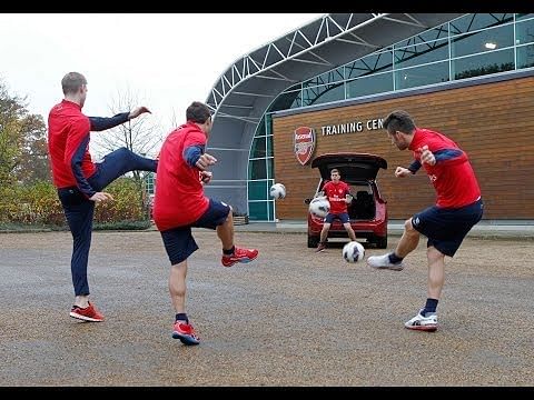 Video: Giroud, Cazorla, Mertesacker and Szcz?sny try out the new Citroën Grand C4