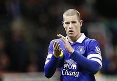 Rumour: Chelsea plot stunning bid for Everton midfielder Ross Barkley