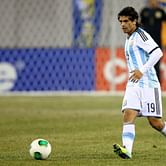 Rumour : Manchester United's search for midfielder leads them to Valencia's Ever Banega