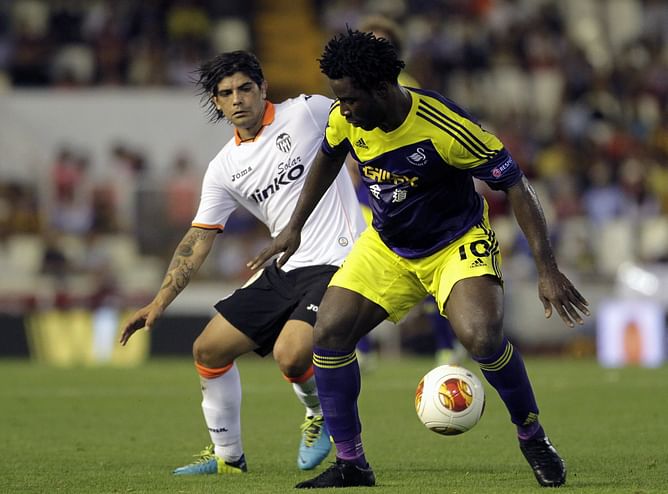 Rumour: Manchester United eye relentless box-to-box midfielder, Ever Banega