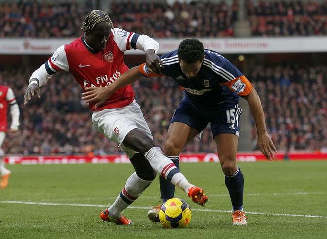 Arsene Wenger: Arsenal are trying to secure Bacary Sagna with new deal