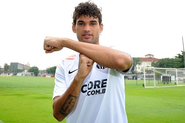 Real Madrid Sign Brazilian Striker Willian Jose