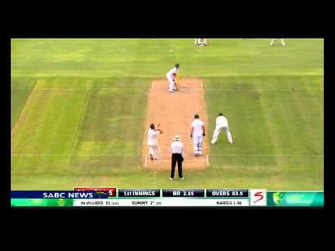 Video: AB de Villiers hits incredible six over four short mid-wicket fielders