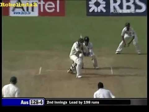 Video: Harbhajan Singh foxes Michael Hussey with a doosra