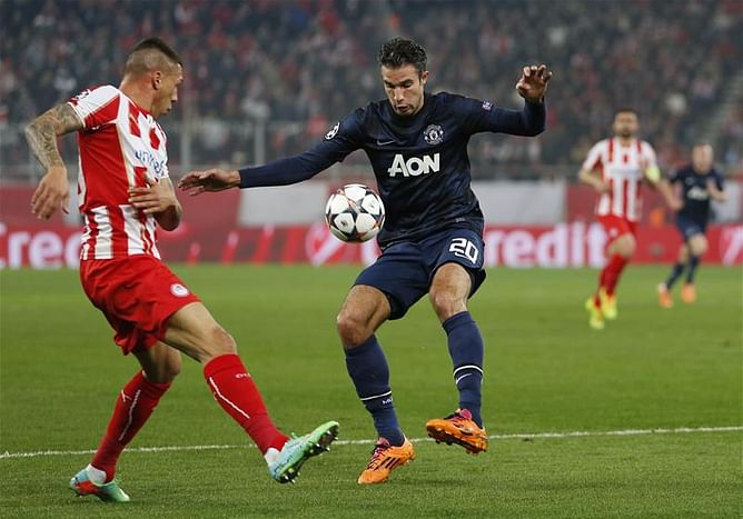 Robin van Persie complains about Manchester United players playing in his areas