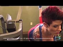 Armless bodybuilder Barbie Thomas pumps inspirational iron