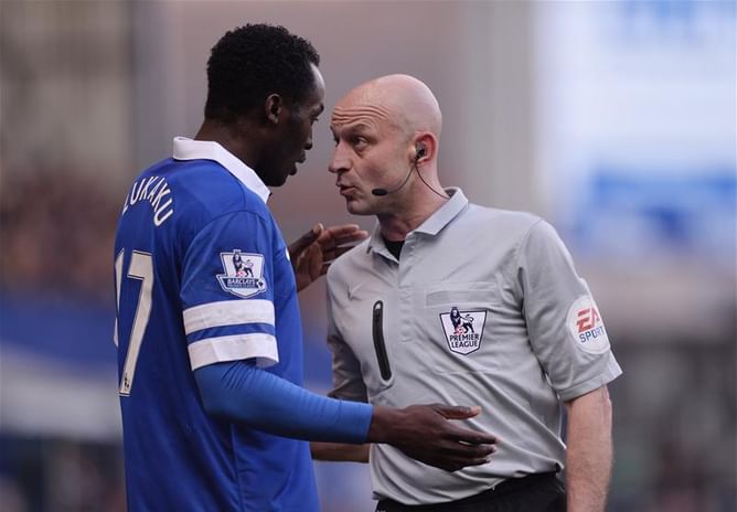 18 wonderful & bizarre refereeing moments