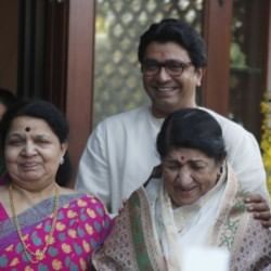 Sachin Tendulkar felicitated with Lata Mangeshkar at Raj Thackeray's residence