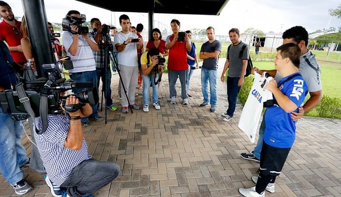 Corinthians embrace an athlete with Down syndrome