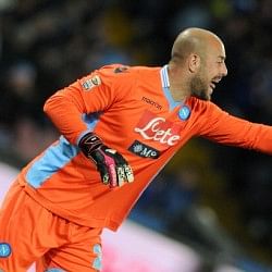 Rumour : Arsenal interested in Liverpool goalkeeper Pepe Reina