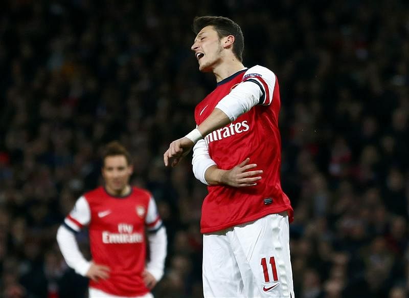 Берлин арсенал. Ozil Arsenal Champions League. Invincible Arsenal. Появление новы в арсенале. Mesut Ozil Cristiano Ronaldo.