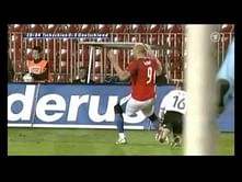 That amazing moment when 5'7" Phillipp Lahm took on 6'8" Jan Koller!
