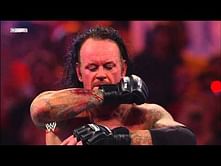 Video: Shawn Michaels vs The Undertaker at WrestleMania 26