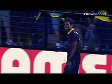 Barcelona's Dani Alves eats banana thrown by racist Villarreal fan
