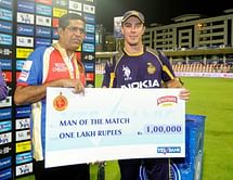 Why didn't Chris Lynn fall on the boundary rope while taking the AB de Villiers' catch?