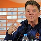 Rumour: Louis van Gaal to sign a three year £25m deal with Manchester United, Ryan Giggs to stay
