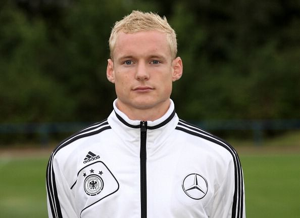 Bayern Munich complete signing of midfielder Sebastian Rode from Eintracht Frankfurt