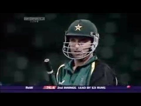 A batsman scores 12 runs of a ball ,see how this happens !