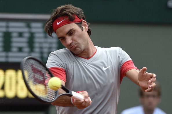 French Open 2014: Roger Federer and Novak Djokovic survive tough tests to reach last 16