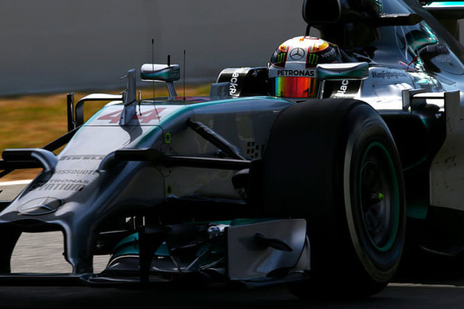 Lewis Hamilton edges Nico Rosberg for Spanish GP pole