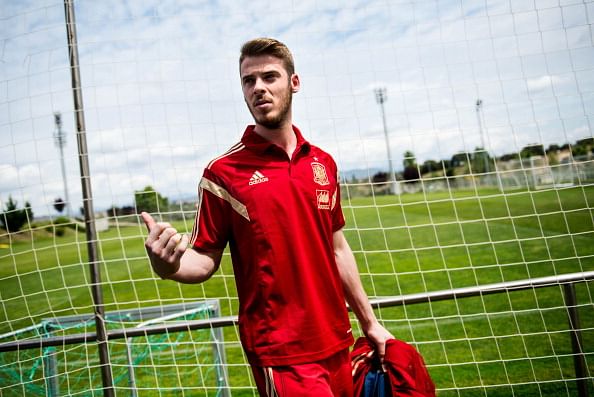 Manchester United's De Gea: I'm trying to get Fabregas to join Manchester United