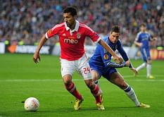 Rumour: Valencia set to hijack Liverpool and Man United move for Ezequiel Garay and Rodrigo