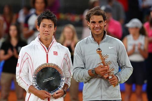 Rafael Nadal (R) and Kei Nishikori pose with their trophies at the Madrid Open 2014