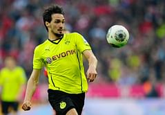 Mats Hummels' agent has told reporters that he has no contact with Manchester United