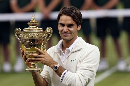 Roger Federer holding aloft his 17th Grand Slam trophy at Wimbledon in 2012