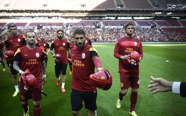 Galatasaray players pay tribute to the 302 miners who died in tragic disaster