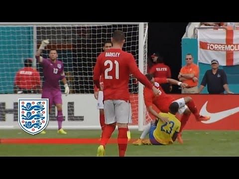 Alex Oxlade-Chamberlain returns to training for England